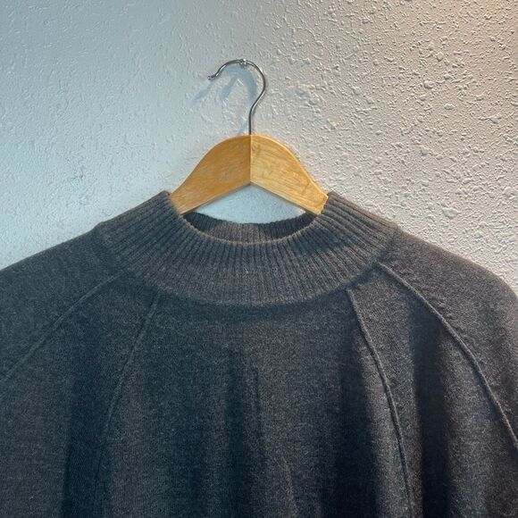 NWT Bill Blass Women’s Sweater Size M - Picture 2 of 6